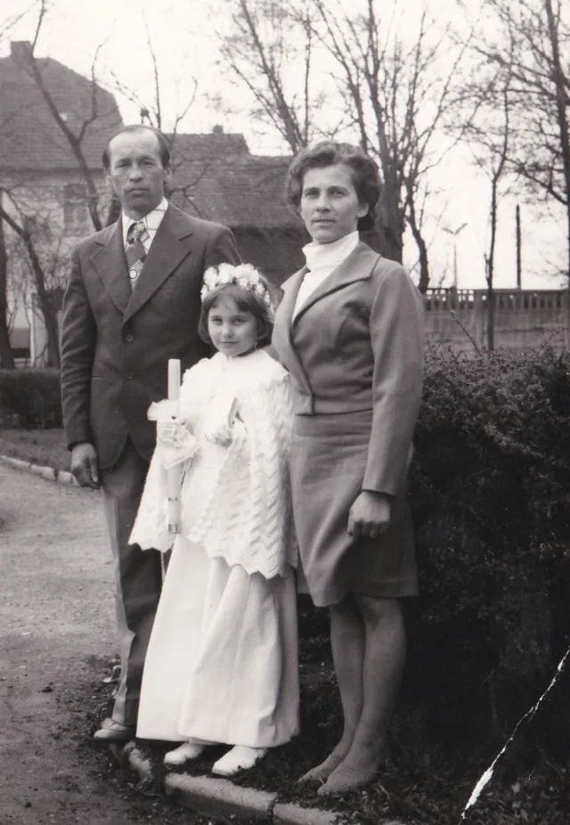 Danuta i Bronisław Jasterowie z córką Katarzyną