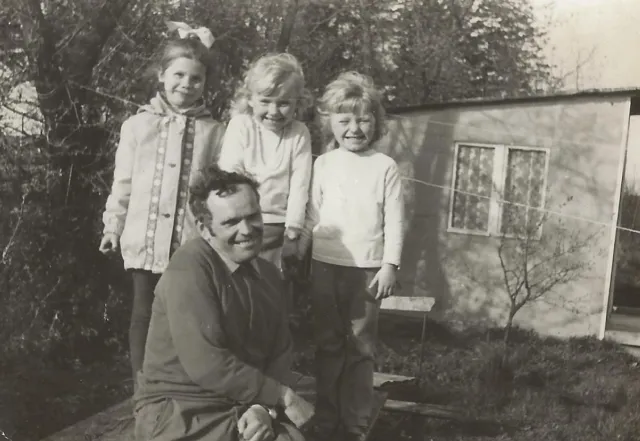 Józef Wincewicz z wnuczkami